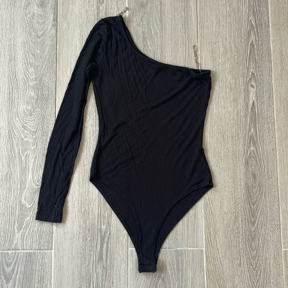 BLVD Tops - BLVD One Shoulder Long Sleve Black Bodysuit Fits Small / Medium